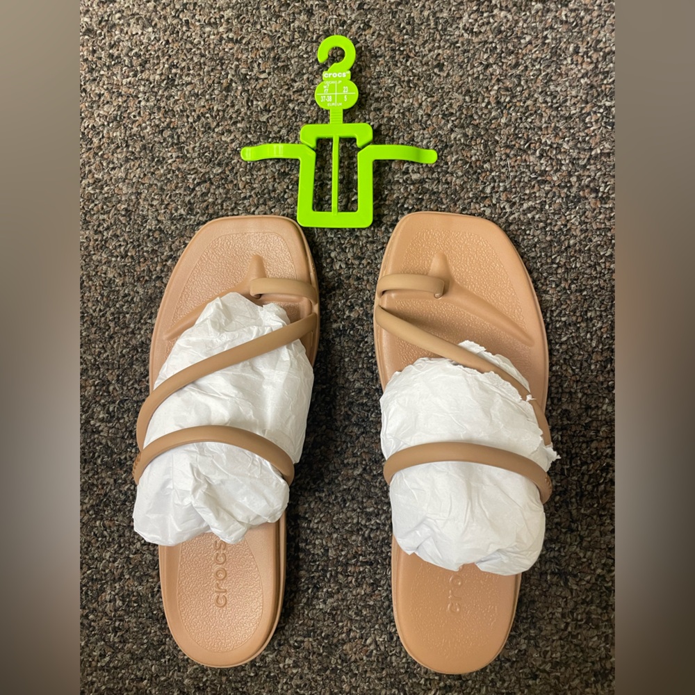 CROCS Miami Toeliop Sandals 7 NWT